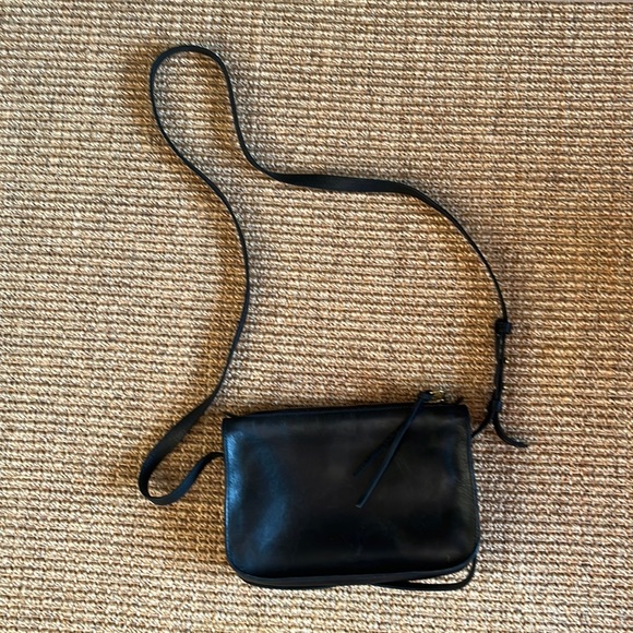 Madewell Handbags - Madewell Leather crossbody